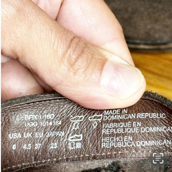 UGG Wright Suede Belted Ankle Boots Brown Block Heel Buckle sz 6 - Picture 8 of 9